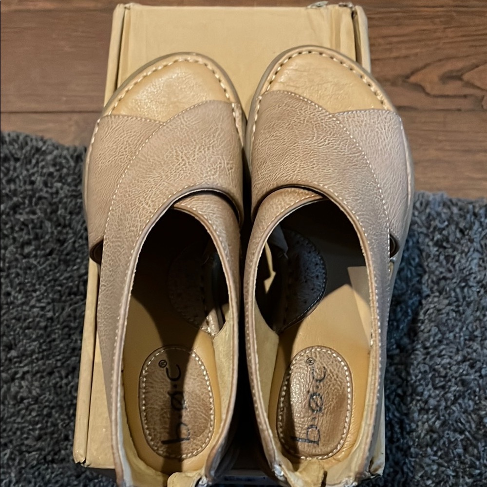 boc Women's Beige Taupe Slip-On Sandals